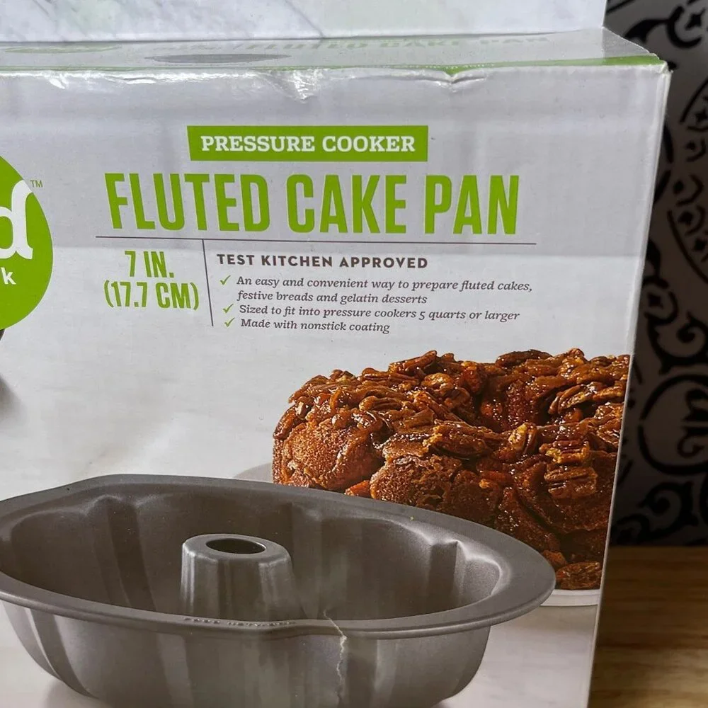 Food Network Fluted Cake‎ Pan NEW!
